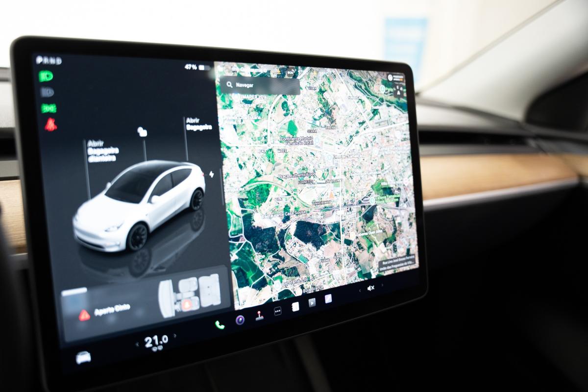 tesla-model-y-2023-eletrico-500cc