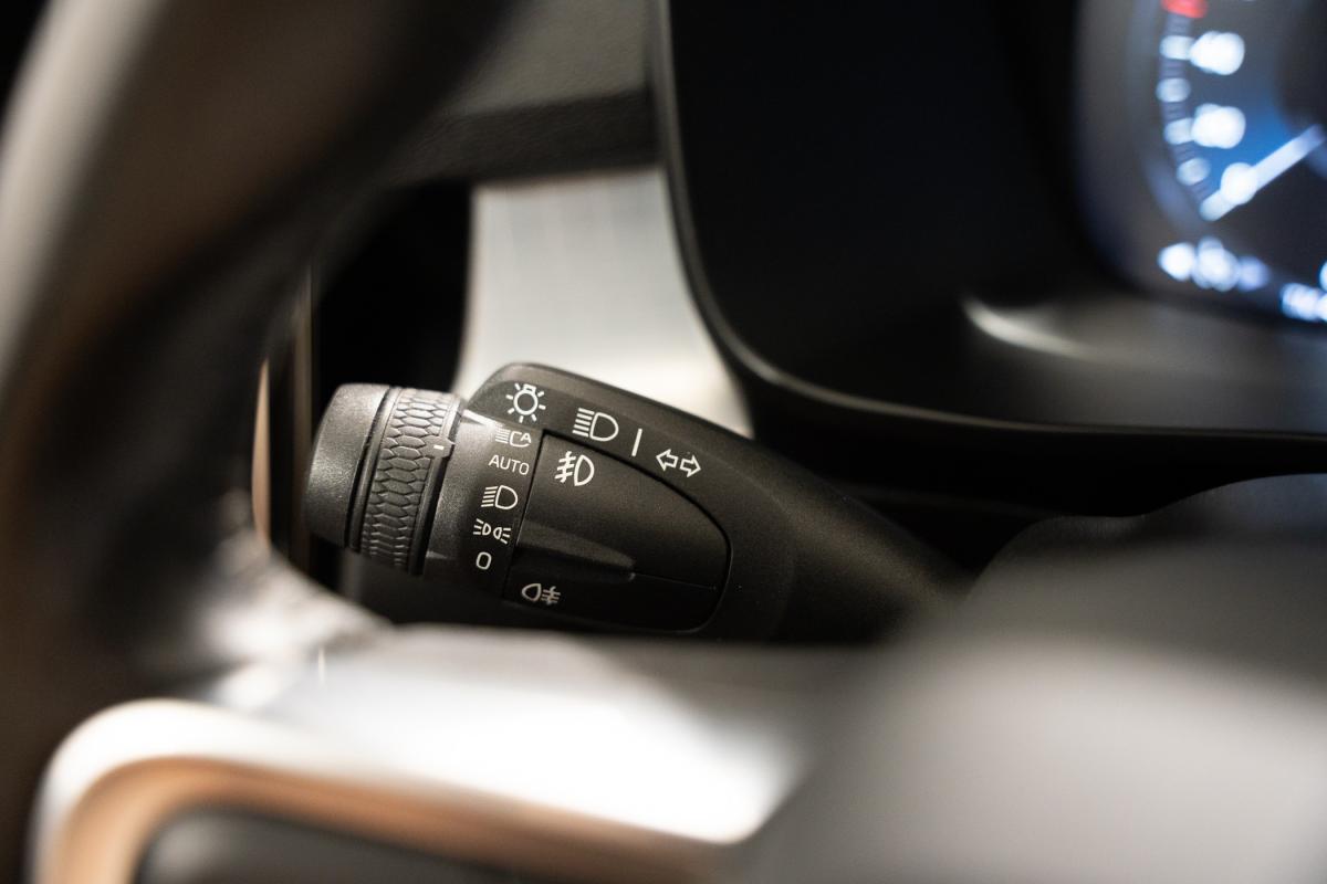 volvo-xc40-2020-hibrido-a-gasolina-1477cc