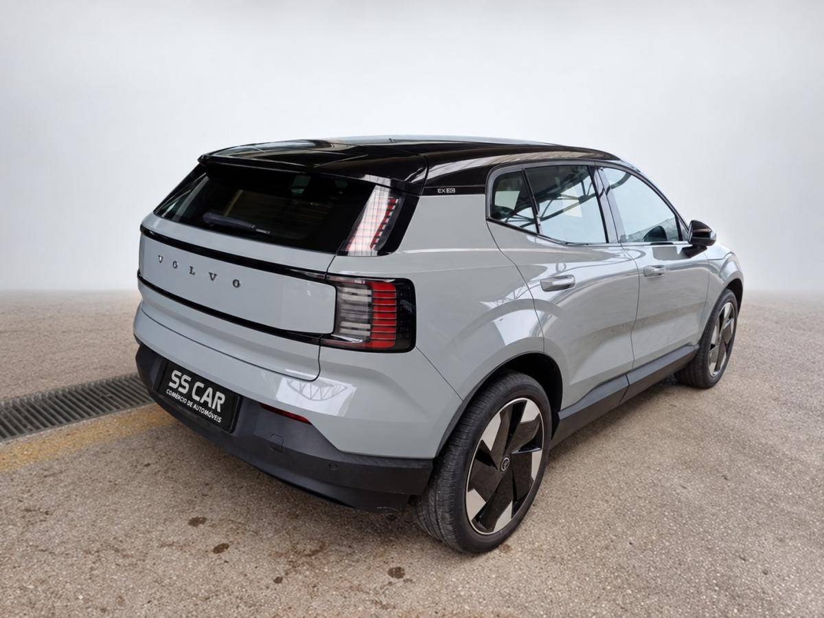 volvo-ex30-2024-eletrico-500cc