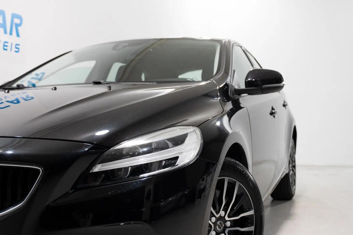 volvo-v40-cross-country-2017-diesel-1969cc