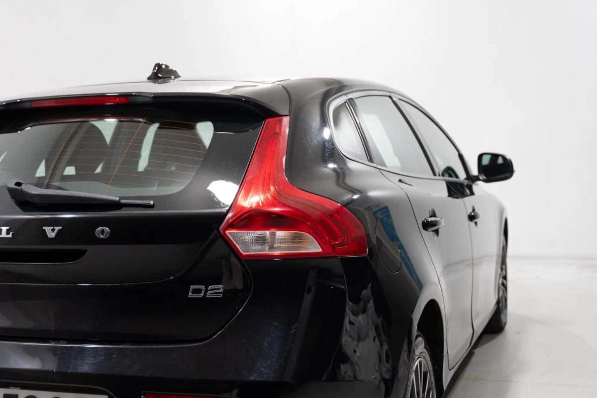 volvo-v40-cross-country-2017-diesel-1969cc