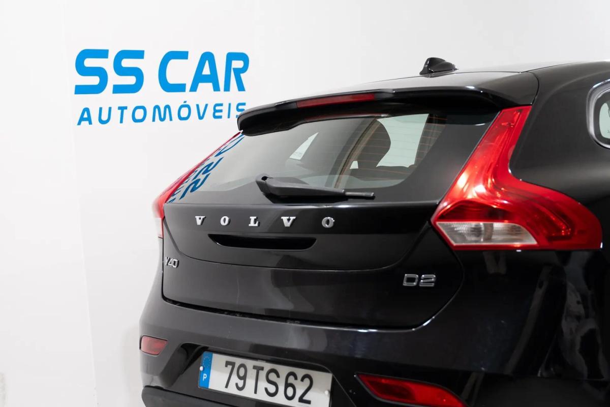 volvo-v40-cross-country-2017-diesel-1969cc