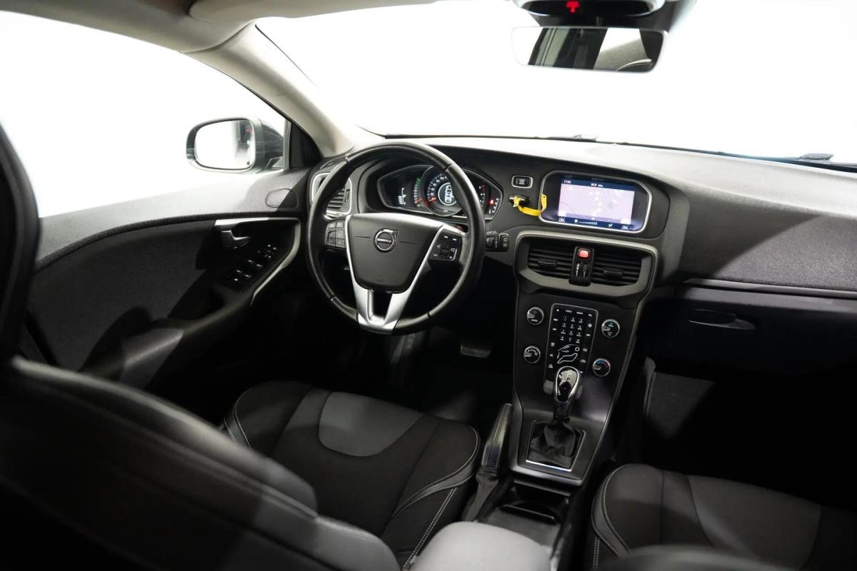 volvo-v40-cross-country-2017-diesel-1969cc