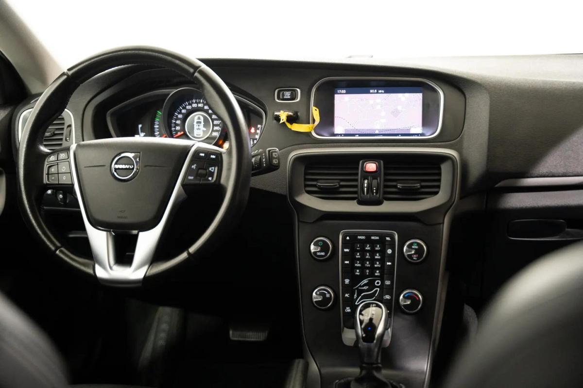 volvo-v40-cross-country-2017-diesel-1969cc