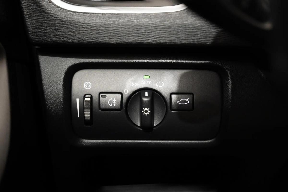 volvo-v40-cross-country-2017-diesel-1969cc