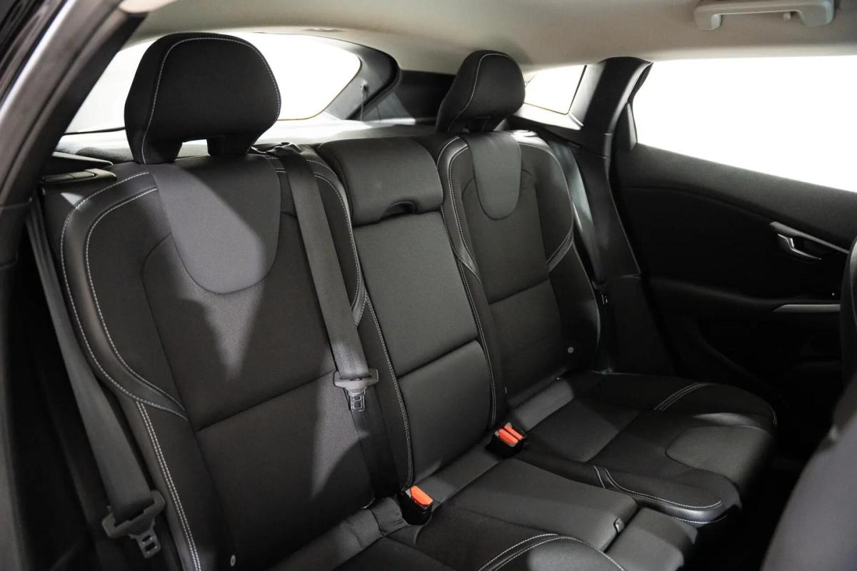 volvo-v40-cross-country-2017-diesel-1969cc