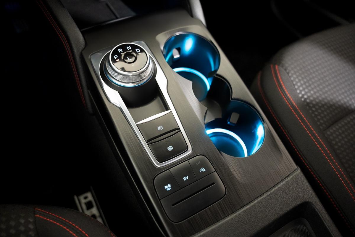 ford-kuga-2023-hibrido-a-gasolina-2488cc