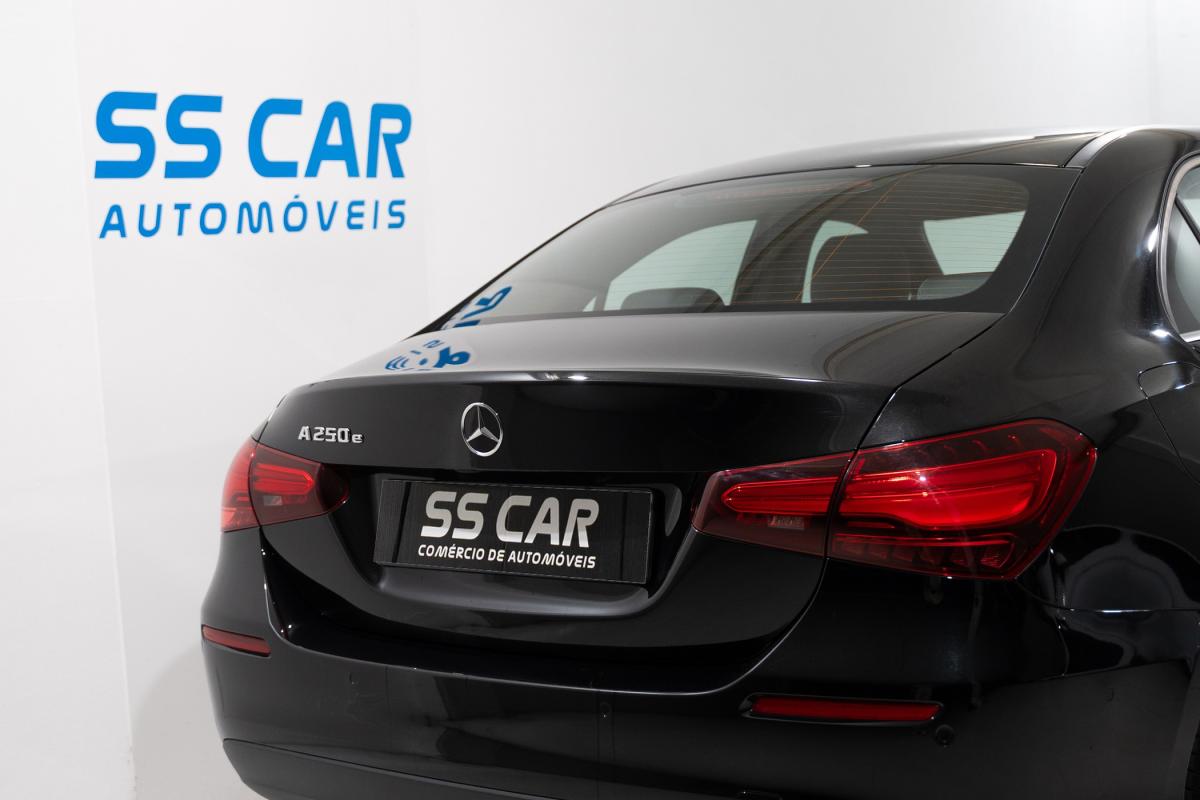 mercedes-benz-classe-a-2023-hibrido-a-gasolina-1332cc