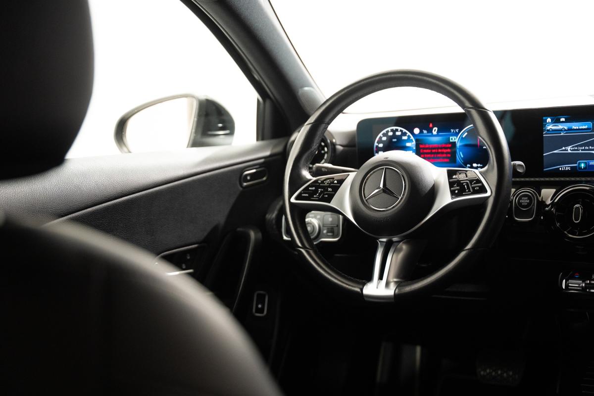 mercedes-benz-classe-a-2023-hibrido-a-gasolina-1332cc