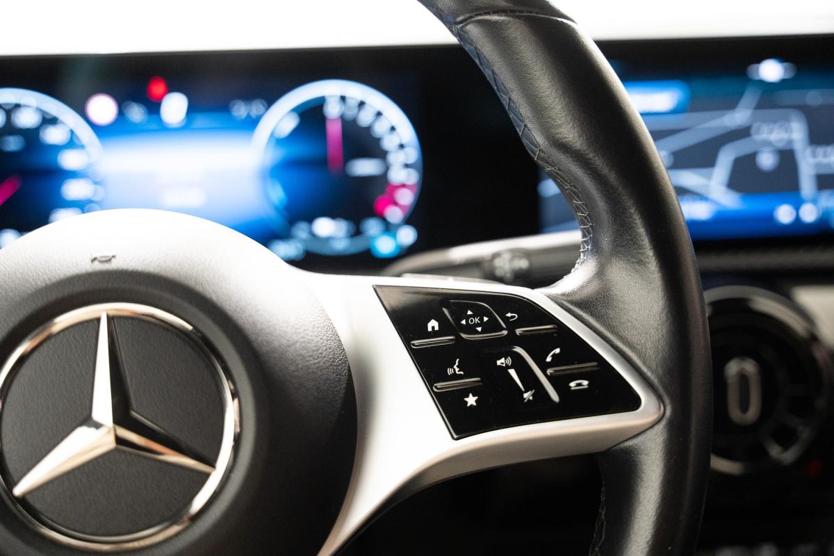 mercedes-benz-classe-a-2023-hibrido-a-gasolina-1332cc