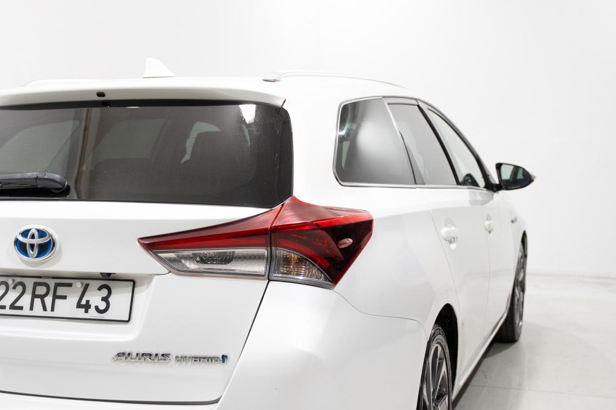 toyota-auris-touring-sports-2016-hibrido-a-gasolina-1798cc