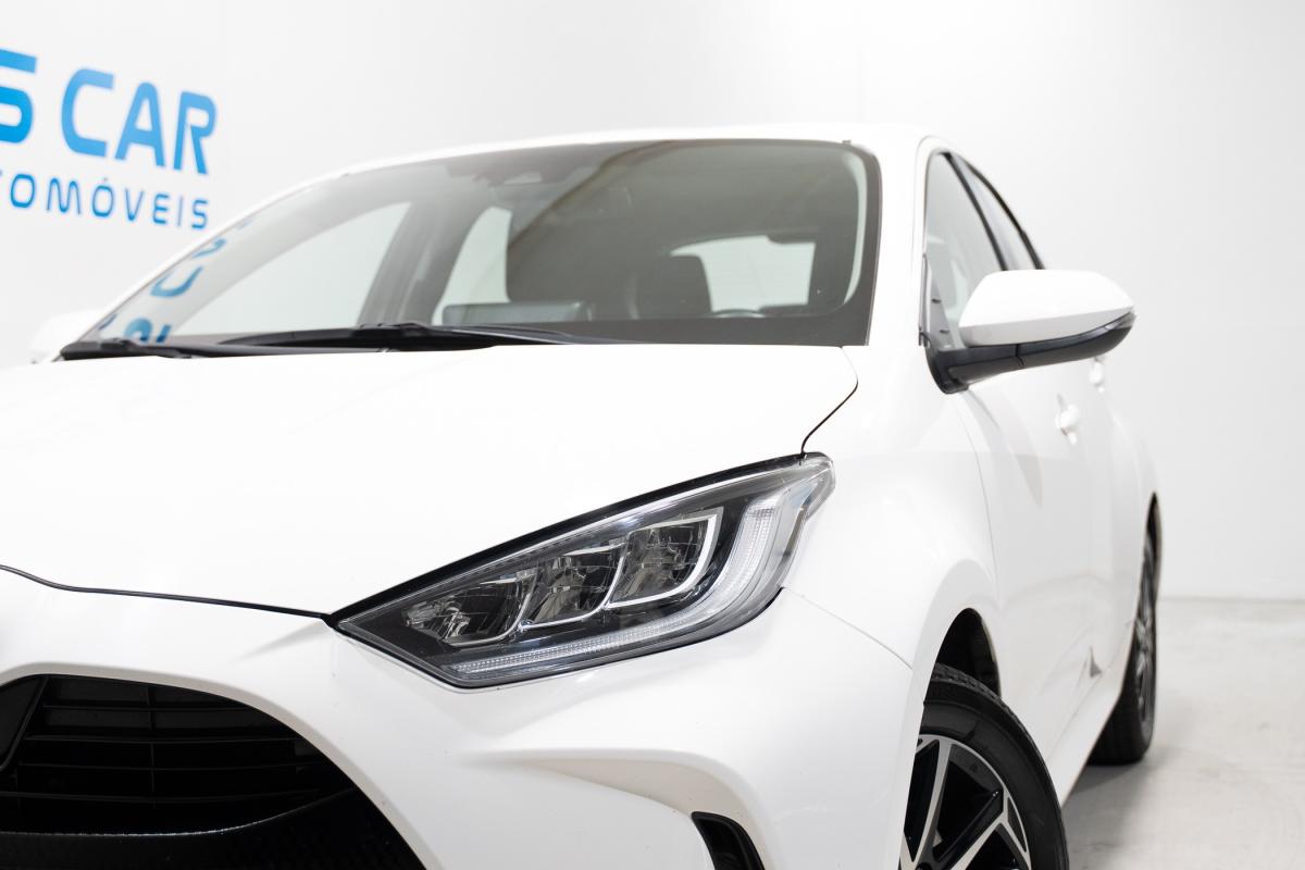 toyota-yaris-2022-hibrido-a-gasolina-1490cc