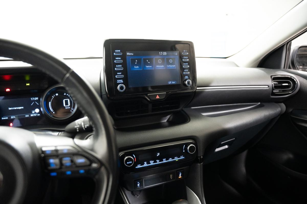 toyota-yaris-2022-hibrido-a-gasolina-1490cc