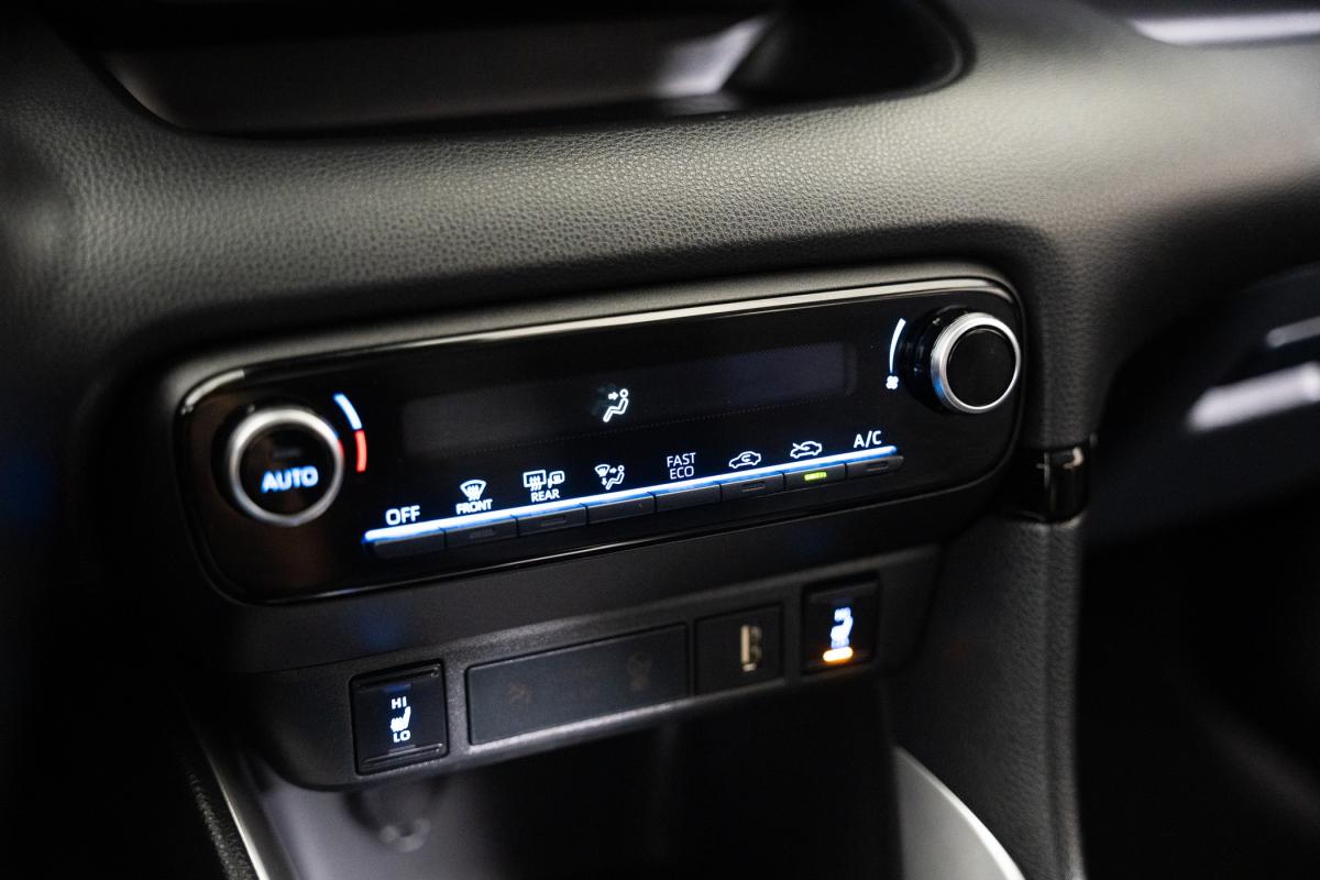 toyota-yaris-2022-hibrido-a-gasolina-1490cc