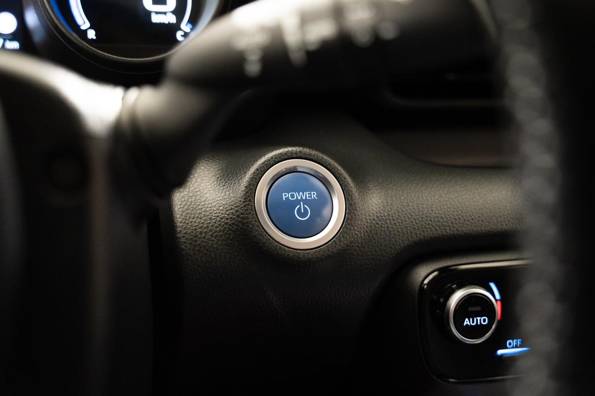 toyota-yaris-2022-hibrido-a-gasolina-1490cc