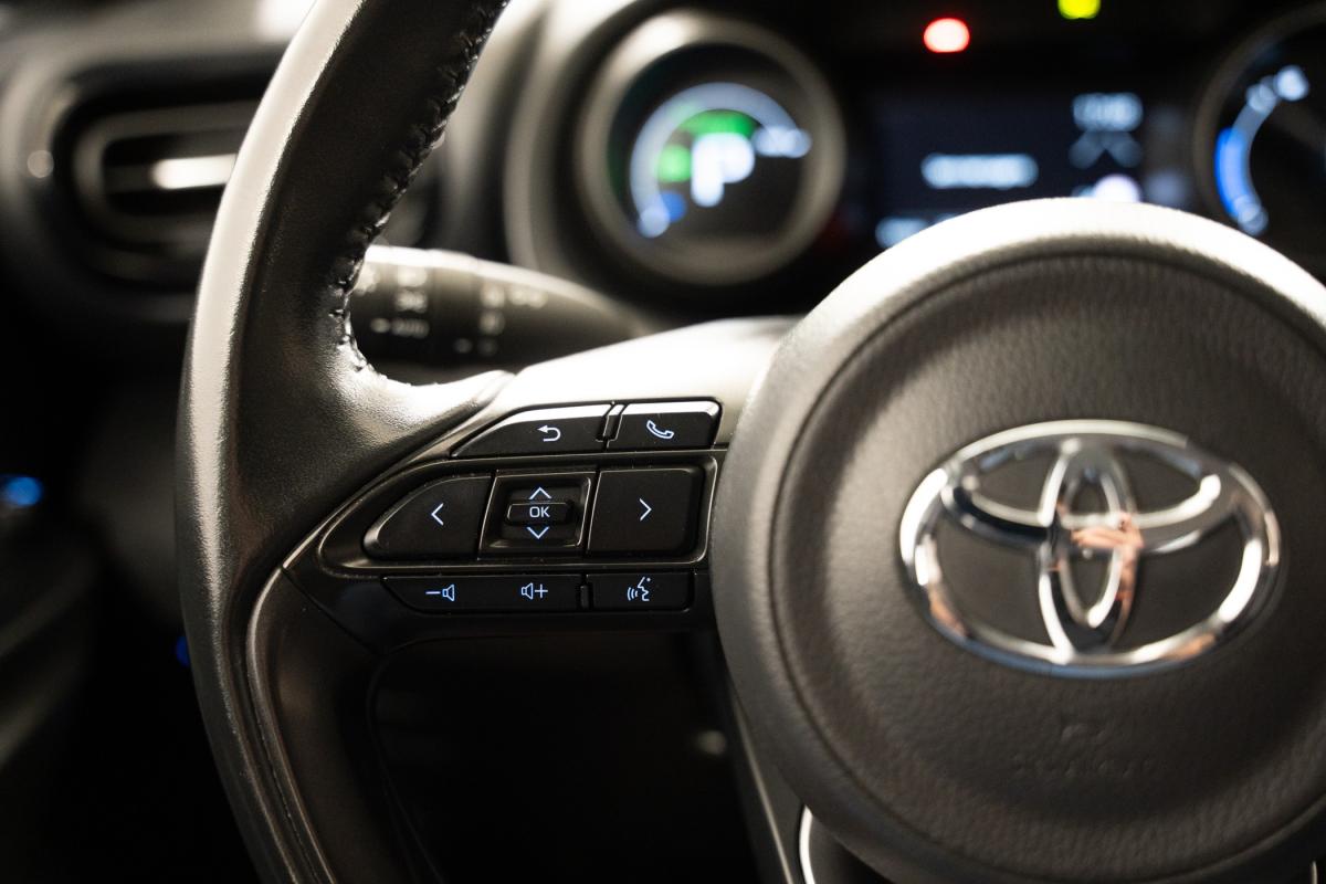 toyota-yaris-2022-hibrido-a-gasolina-1490cc