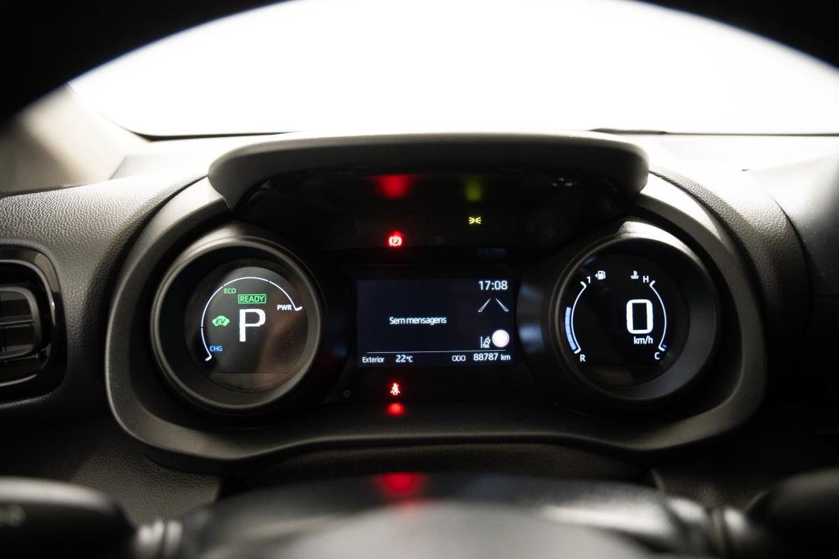 toyota-yaris-2022-hibrido-a-gasolina-1490cc