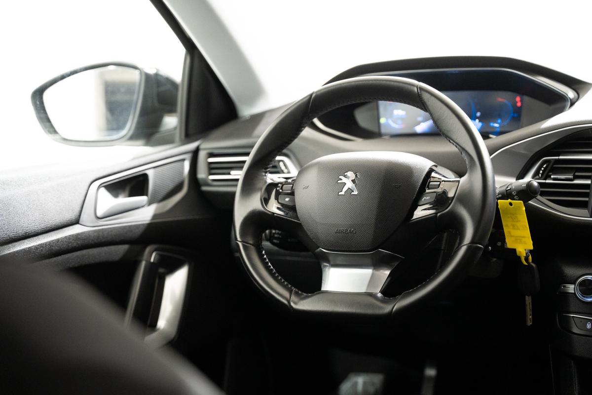 peugeot-308-2020-gasolina-1199cc