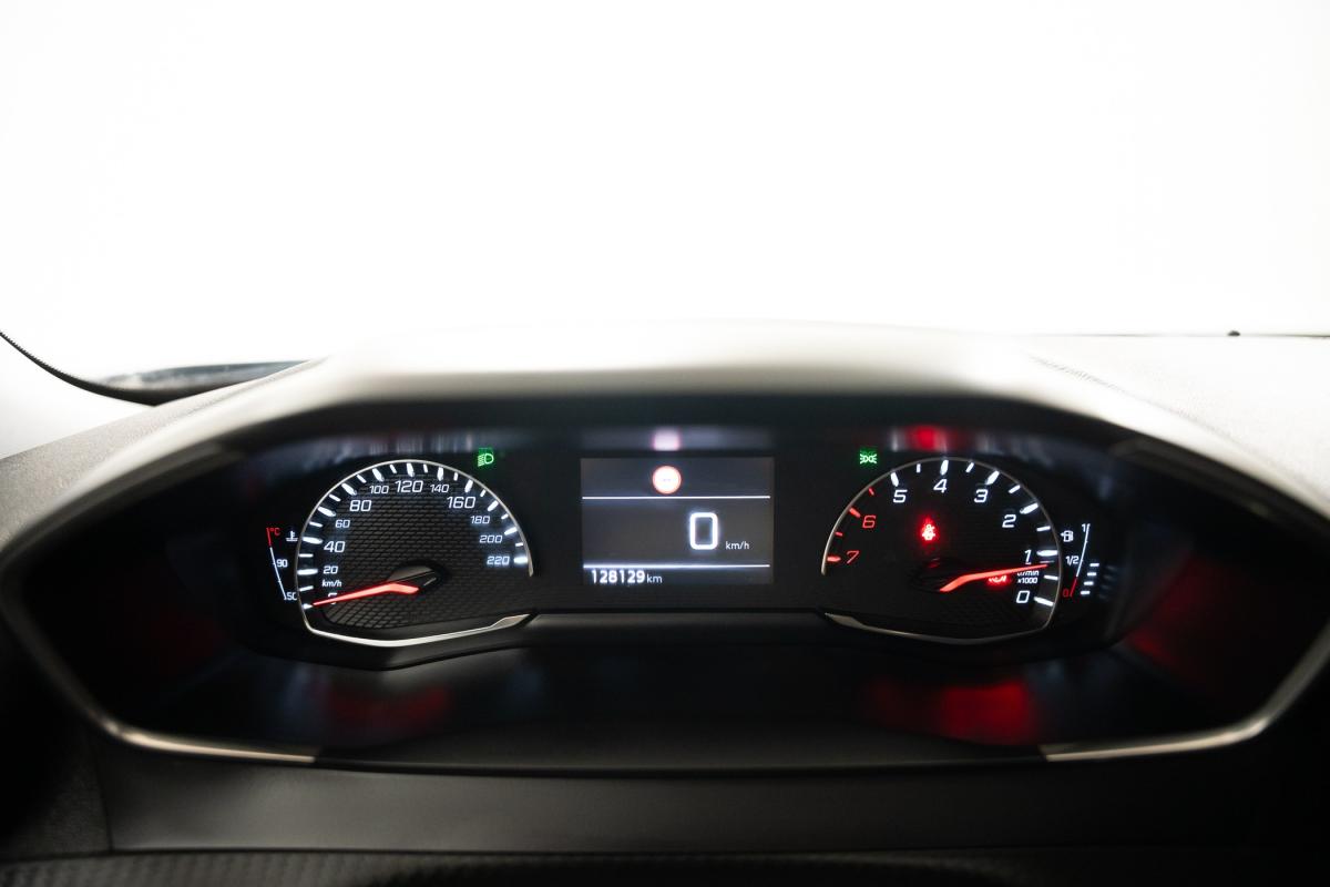 peugeot-2008-2022-gasolina-1199cc