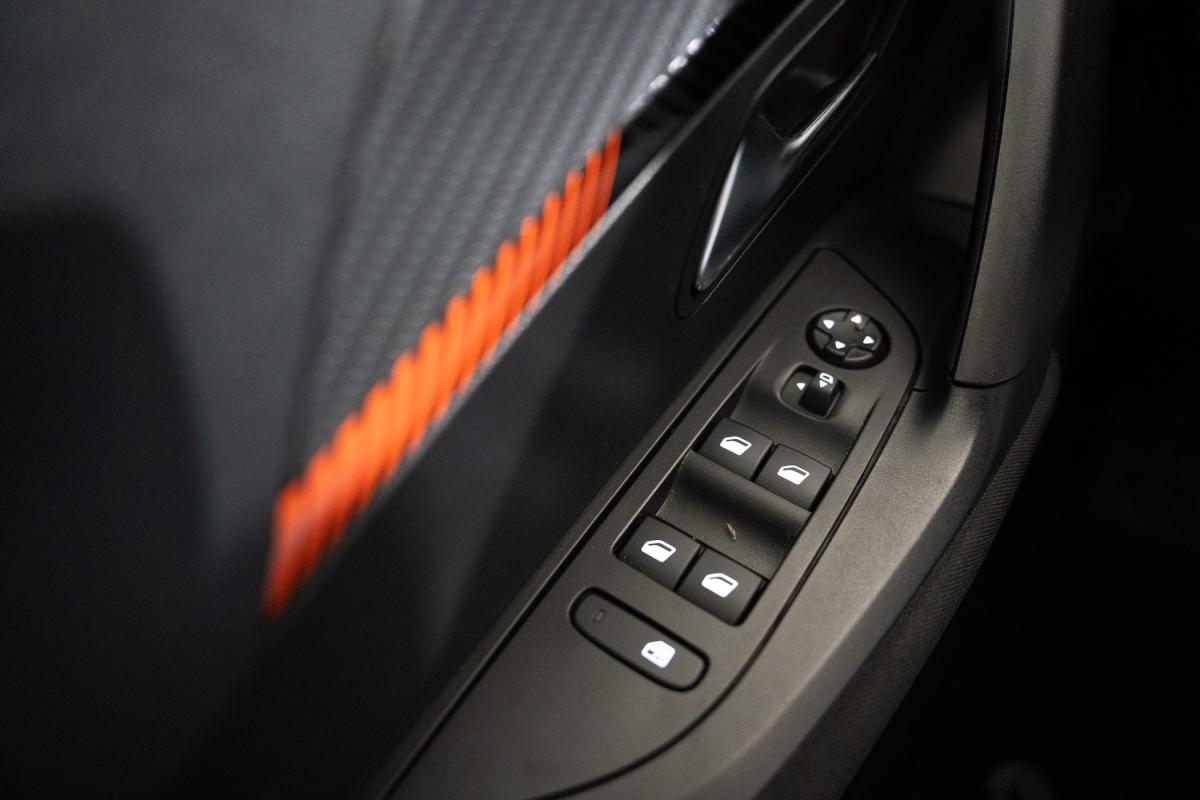 peugeot-2008-2022-gasolina-1199cc