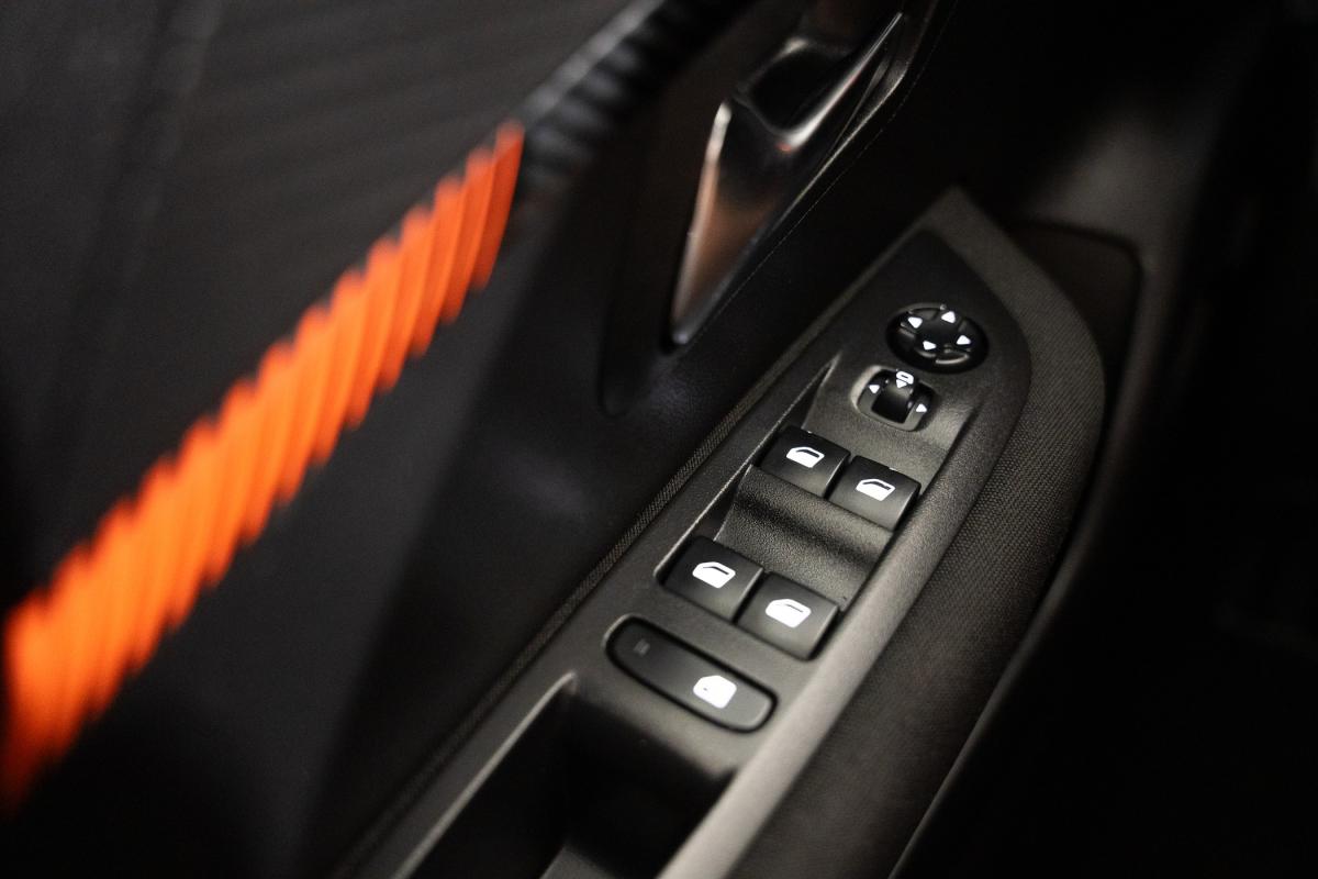 peugeot-208-2021-gasolina-1199cc