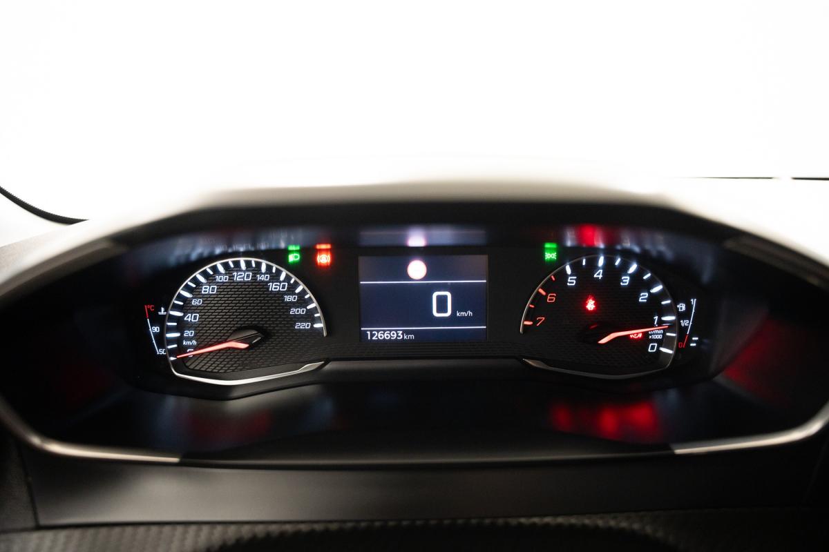 peugeot-208-2021-gasolina-1199cc