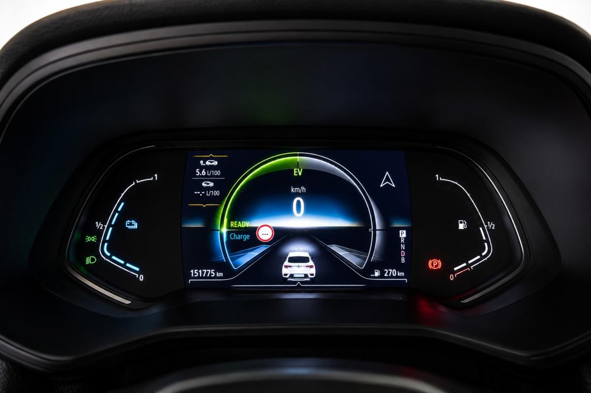 renault-arkana-2023-hibrido-a-gasolina-1598cc