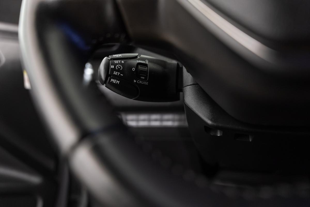 peugeot-2008-2023-gasolina-1199cc