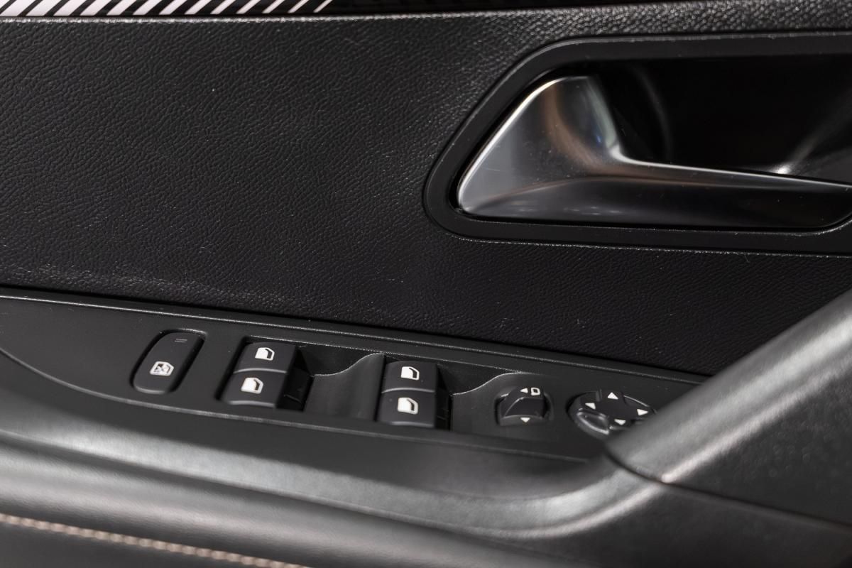 peugeot-2008-2023-gasolina-1199cc