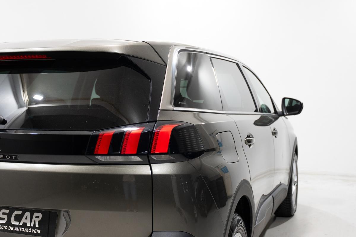 peugeot-5008-2019-gasolina-1199cc