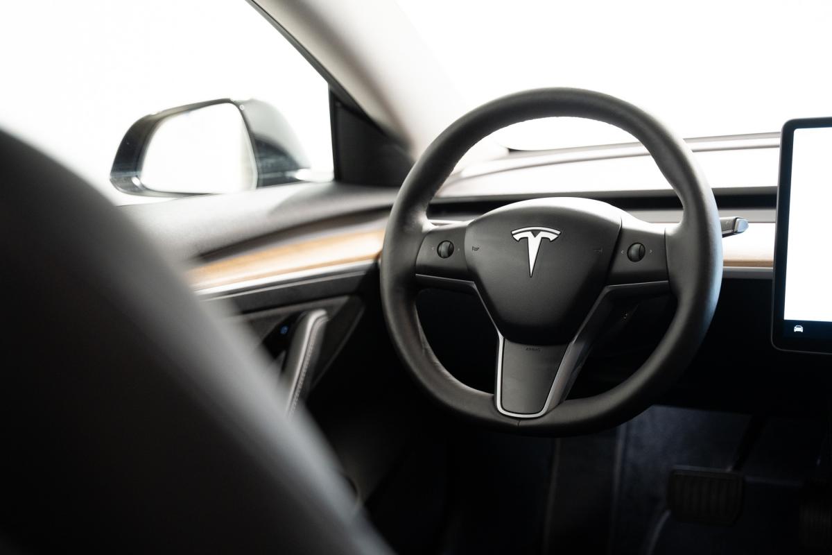 tesla-model-3-2022-eletrico-500cc