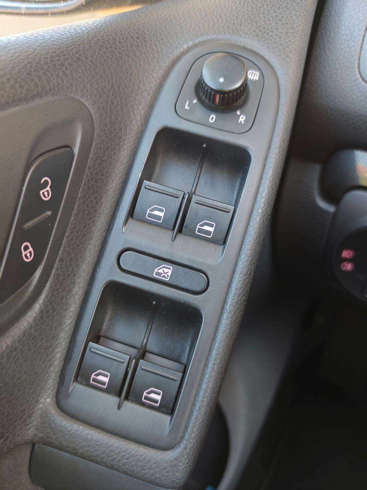volkswagen-golf-2010-diesel-1598cc
