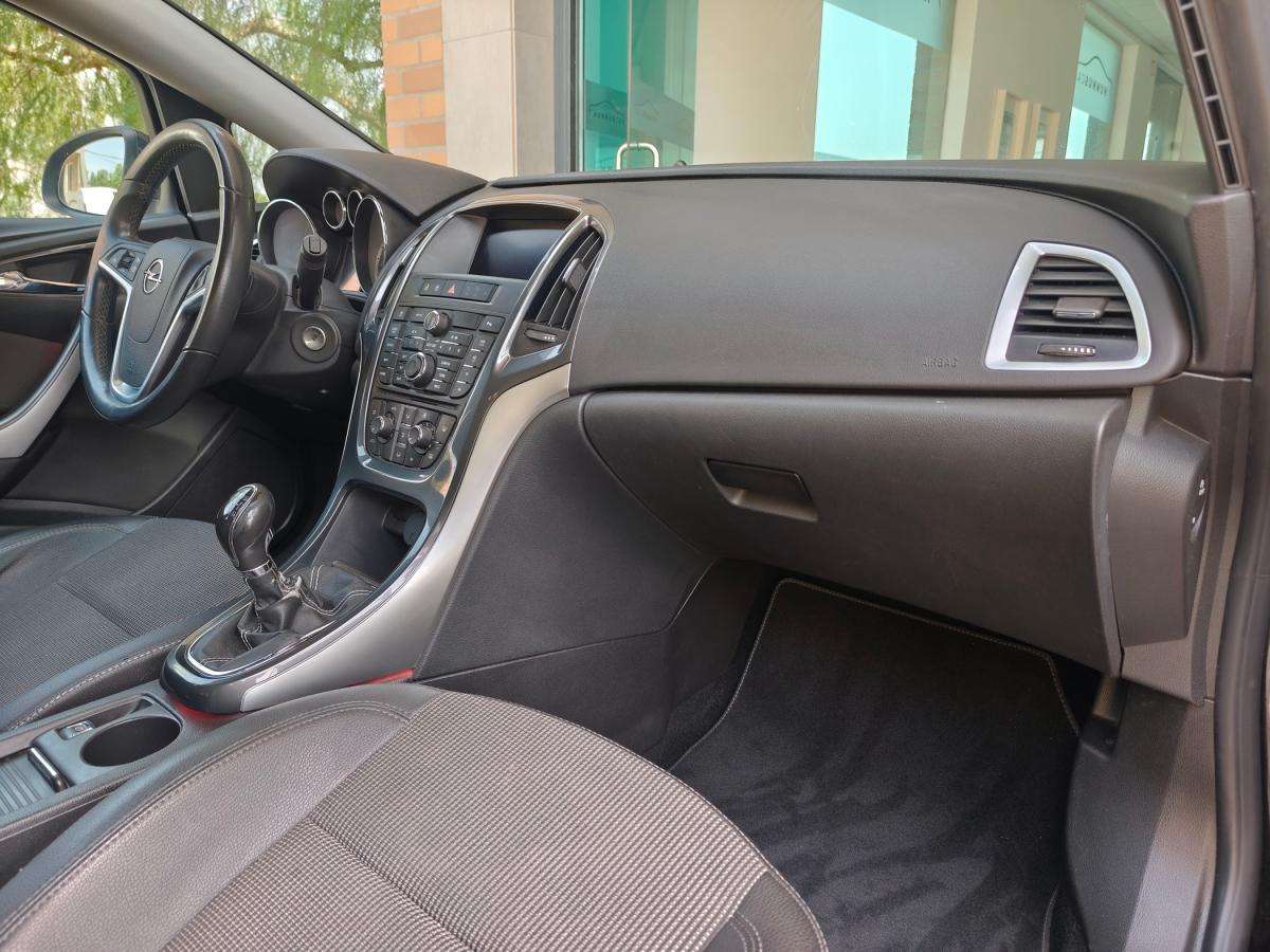 opel-astra-sport-tourer-2012-diesel-1686cc