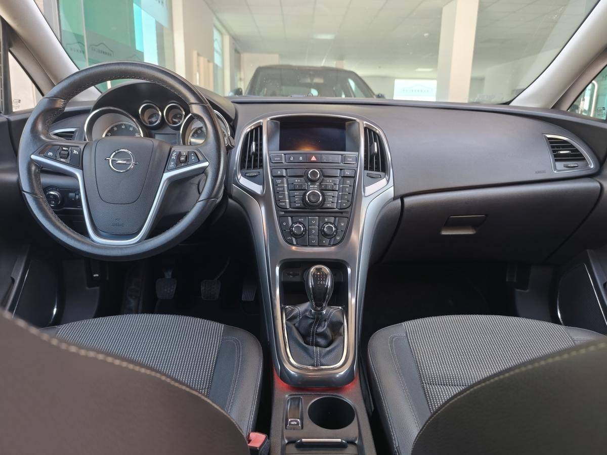 opel-astra-sport-tourer-2011-gasolina-1598cc