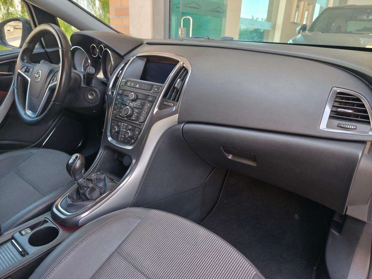 opel-astra-sport-tourer-2011-gasolina-1598cc
