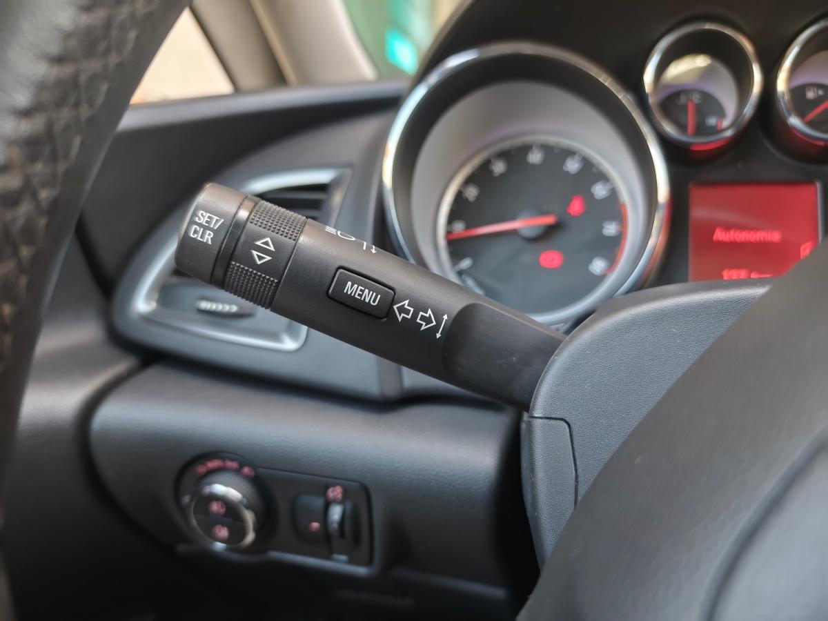 opel-astra-sport-tourer-2011-gasolina-1598cc