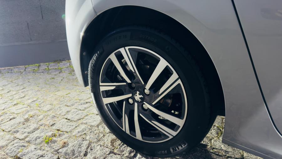 peugeot-208-2023-gasolina-1199cc