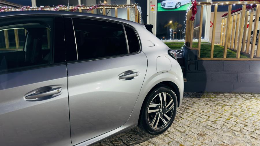 peugeot-208-2023-gasolina-1199cc