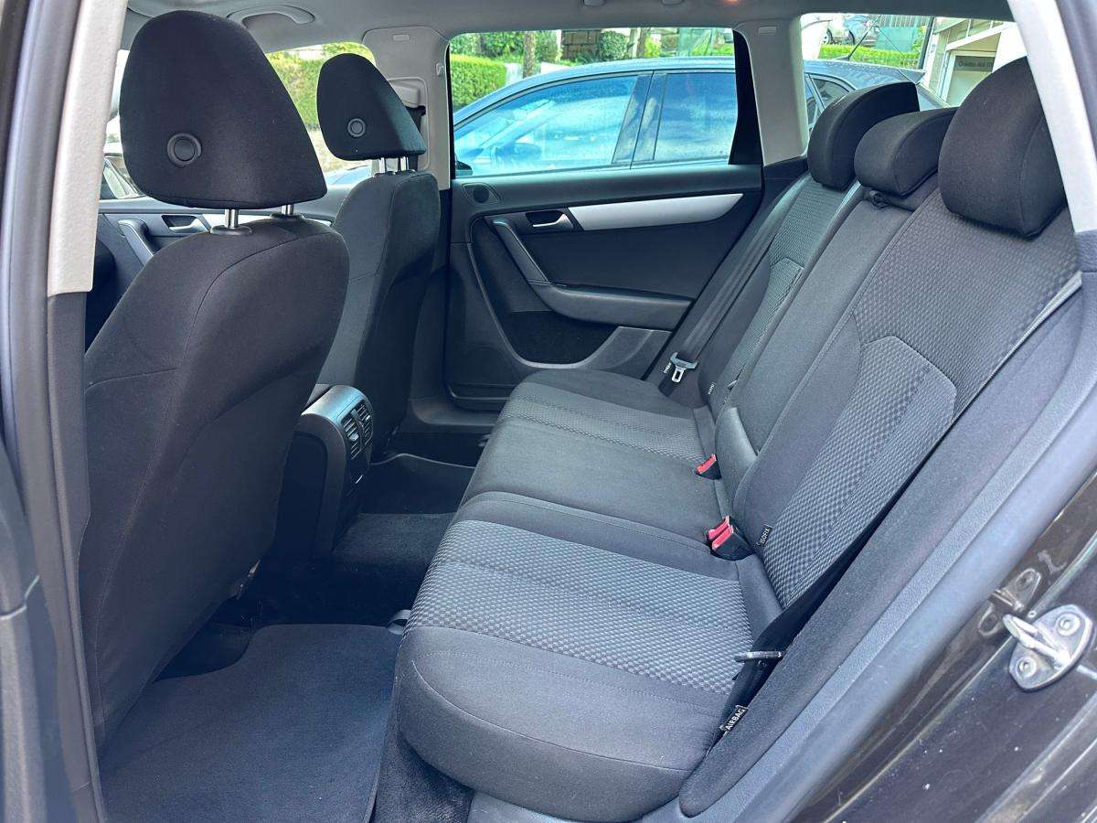 volkswagen-passat-variant-2013-diesel-1598cc