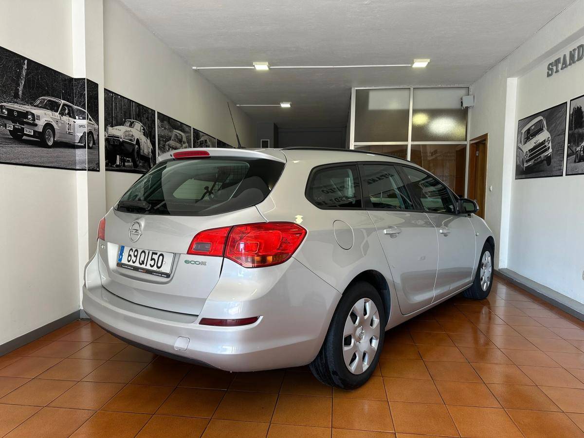 opel-astra-sport-tourer-2011-diesel-1248cc