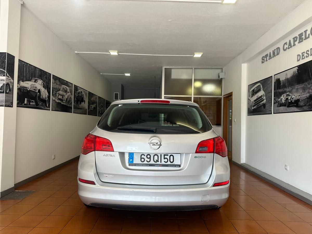 opel-astra-sport-tourer-2011-diesel-1248cc