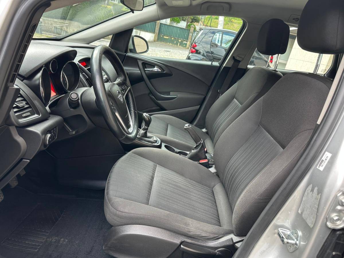 opel-astra-sport-tourer-2011-diesel-1248cc