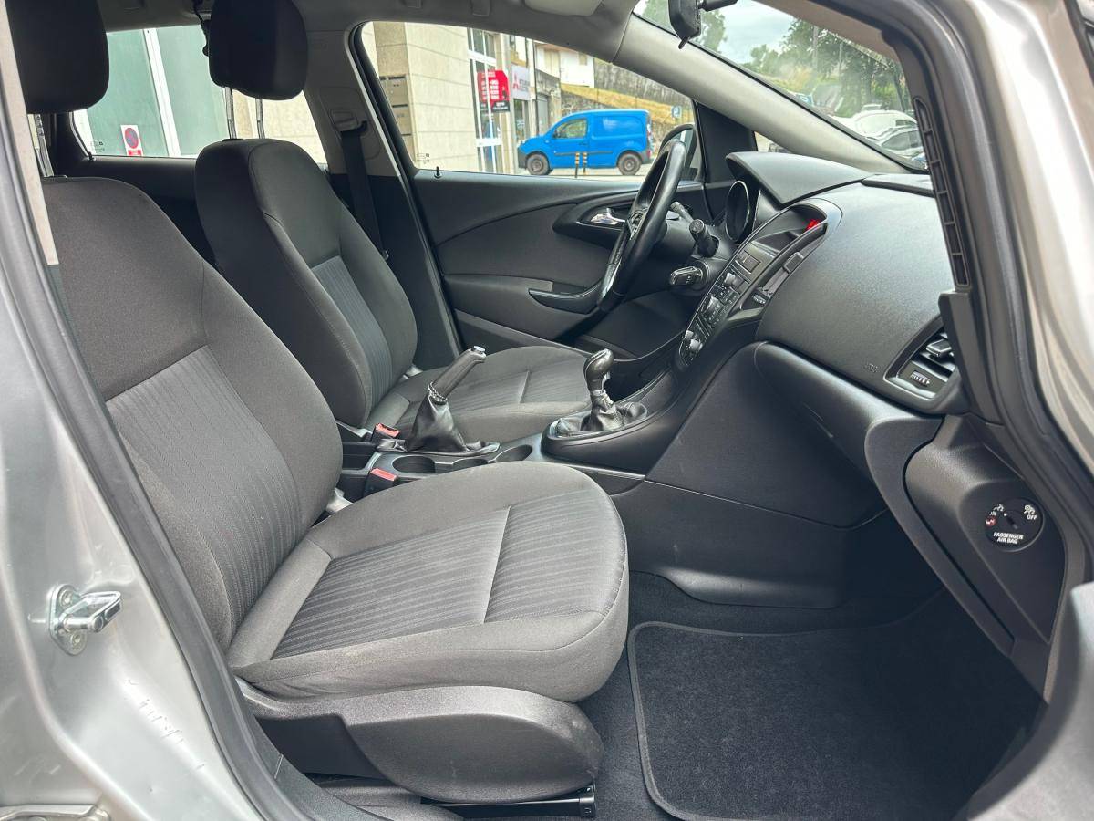 opel-astra-sport-tourer-2011-diesel-1248cc