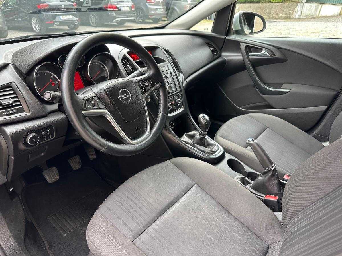 opel-astra-sport-tourer-2011-diesel-1248cc