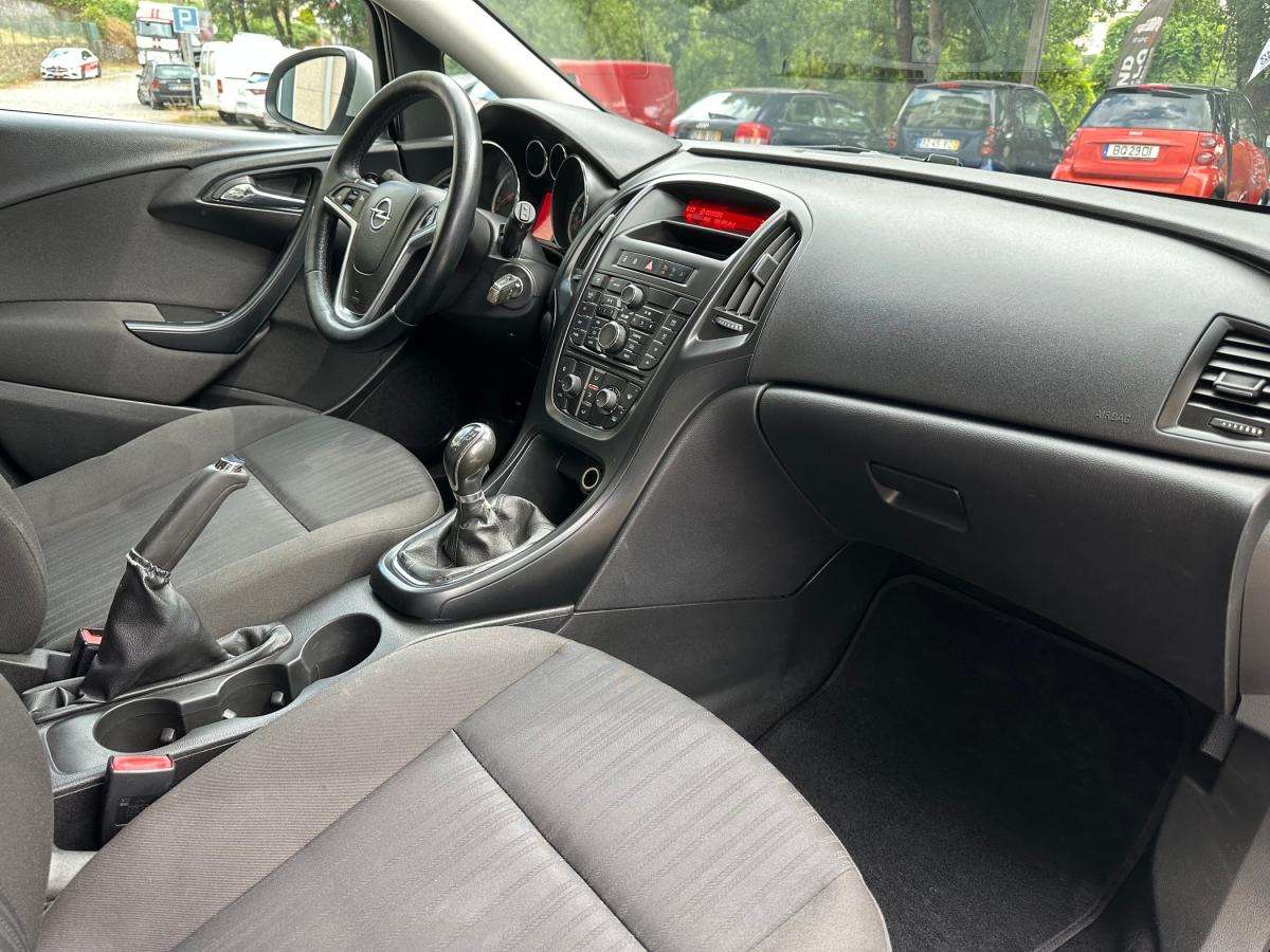 opel-astra-sport-tourer-2011-diesel-1248cc