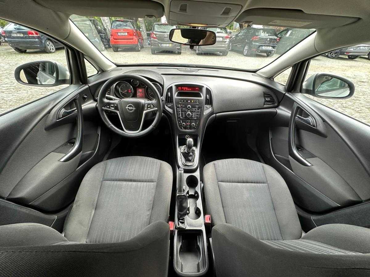 opel-astra-sport-tourer-2011-diesel-1248cc