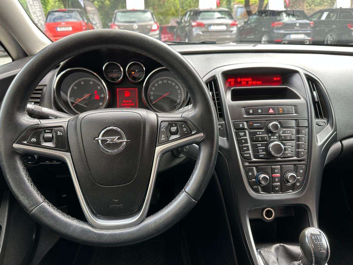 opel-astra-sport-tourer-2011-diesel-1248cc