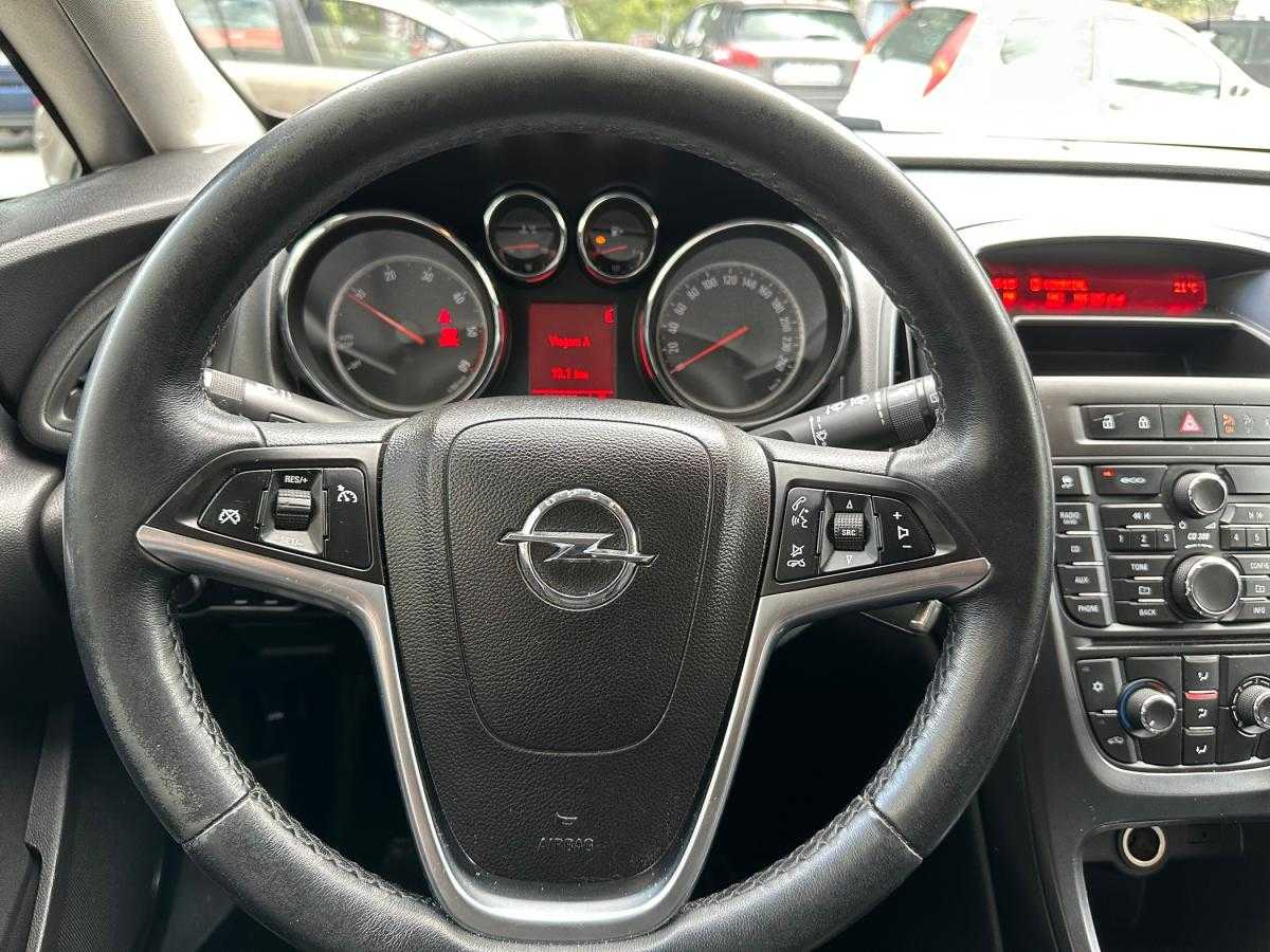 opel-astra-sport-tourer-2011-diesel-1248cc