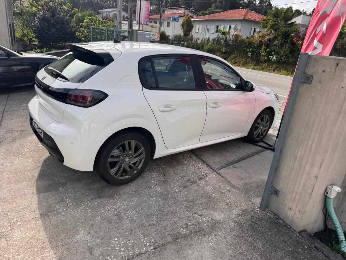 peugeot-208-2021-diesel-1499cc