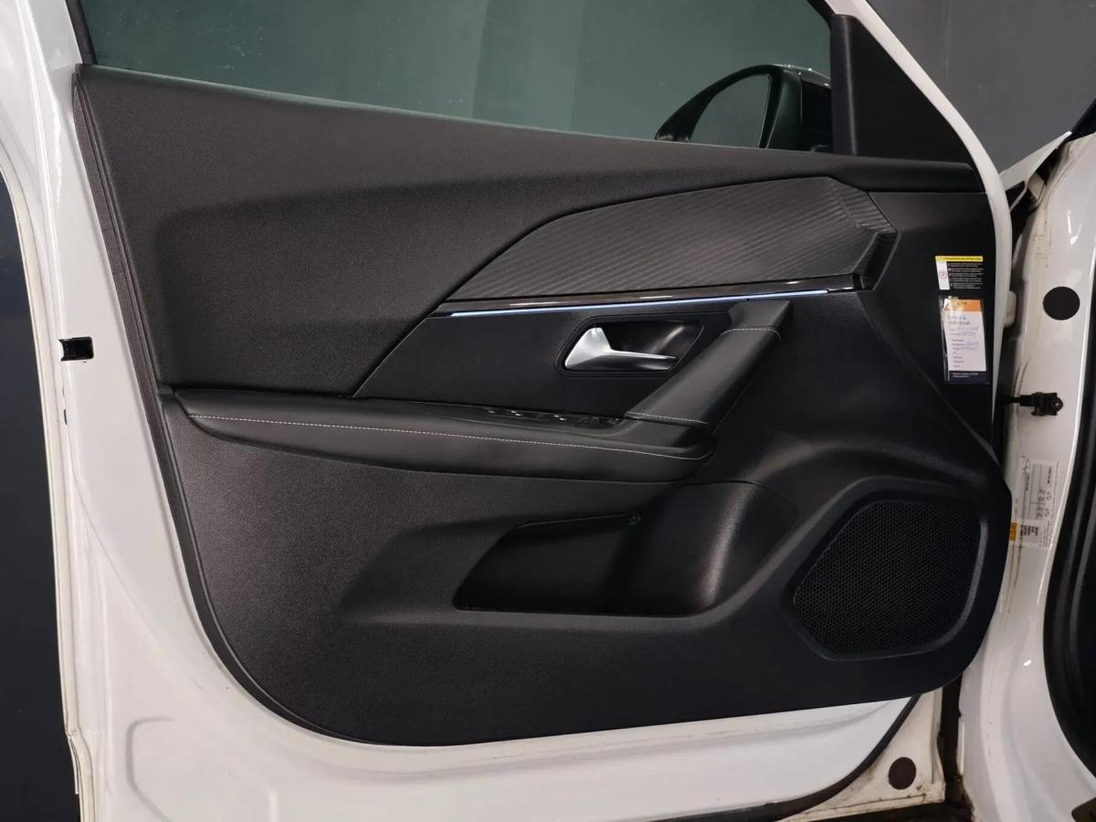peugeot-e-2008-2020-eletrico-0cc